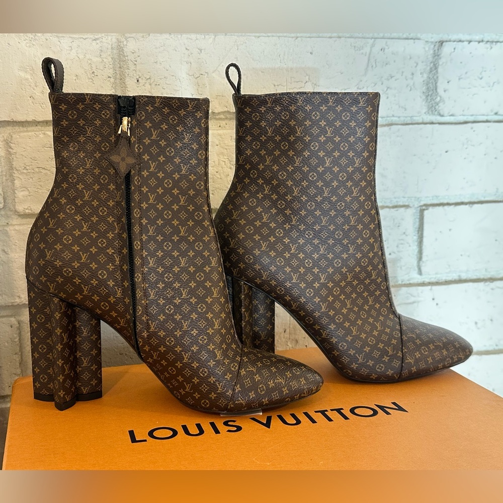 LOUIS VUITTON WOMEN'S Silhouette Ankle Boots Micro Monogram EUC FULL INCLUSION